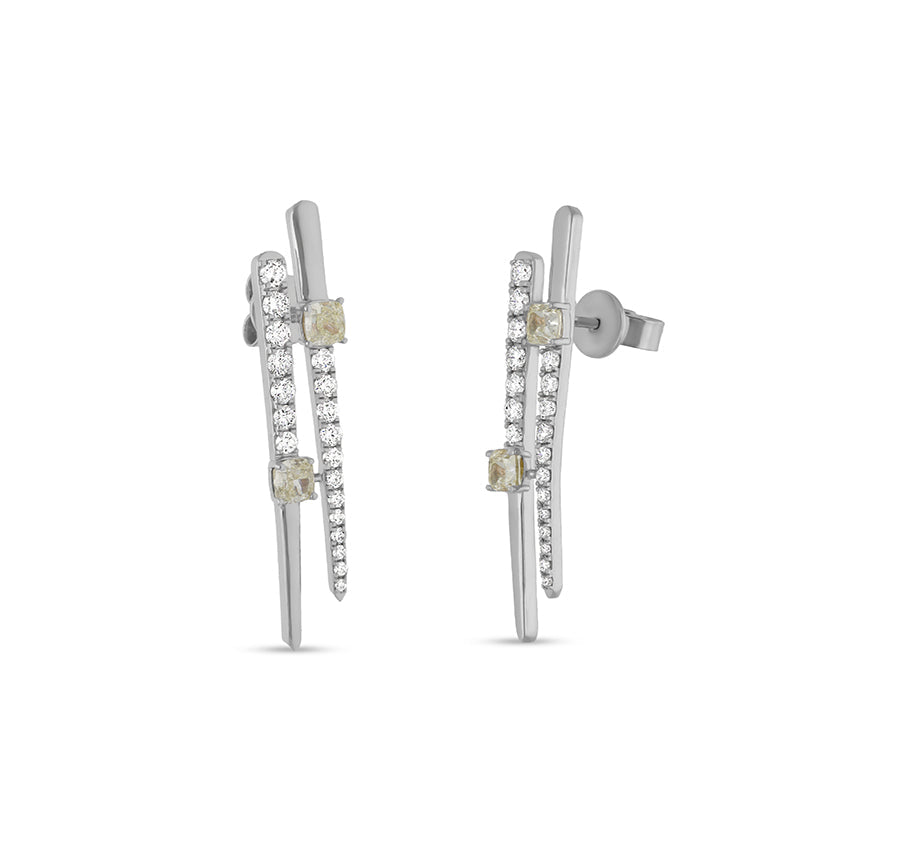 Серьги-гвоздики огранки «кушон» и круглой французской оправы из белого золота с бриллиантами