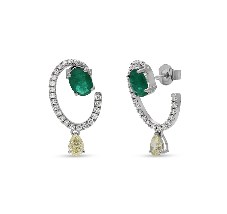 Серьги-подвески из белого золота с зеленым овальным изумрудным бриллиантом в центре и бриллиантом грушевидной формы