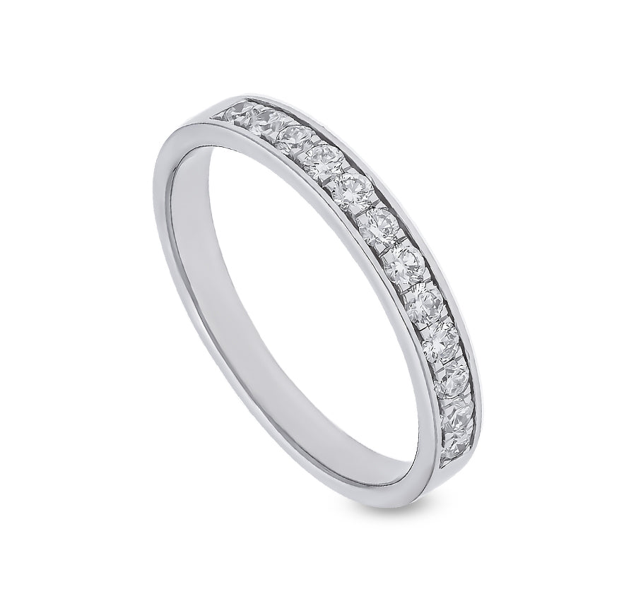 Натуральный бриллиант круглой формы с каналом из белого золота