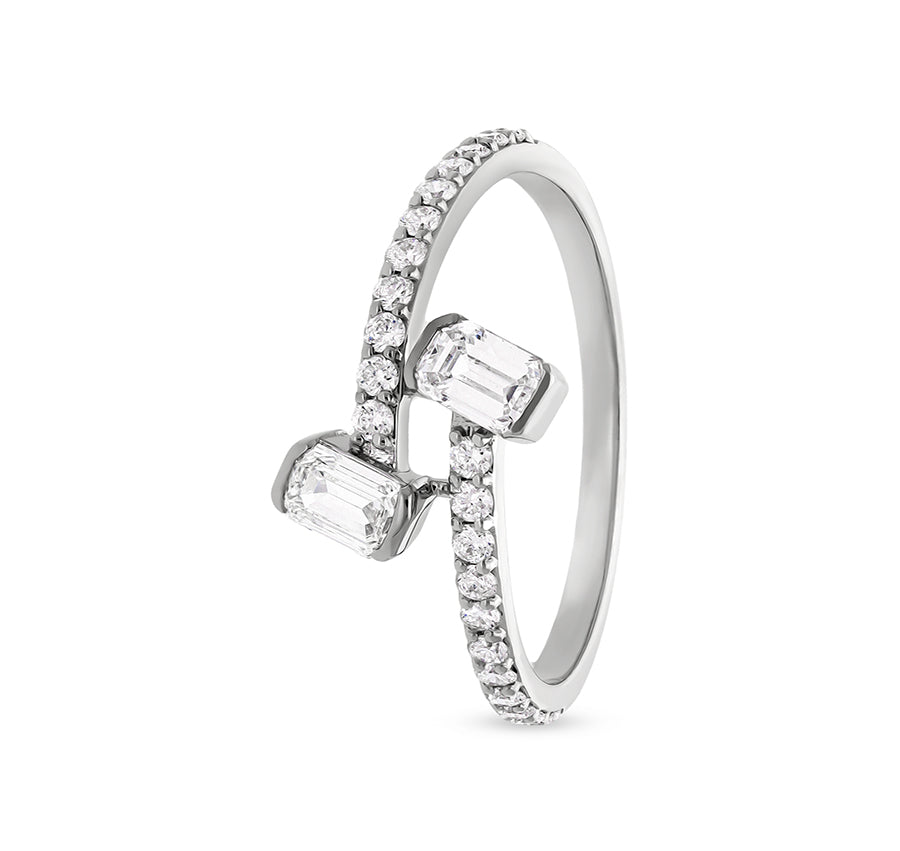 Dvīņu smaragda forma ar apaļu dimanta baltā zelta ikdienas gredzenu