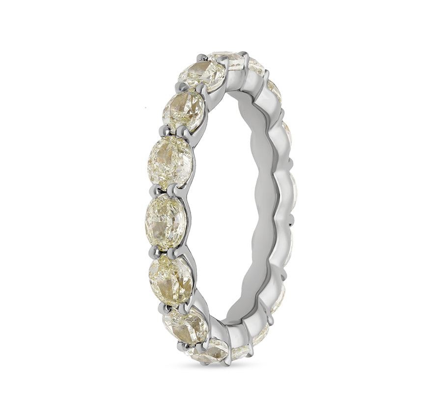 Женский браслет из белого золота с бриллиантом овальной формы и зубцом в закрепке