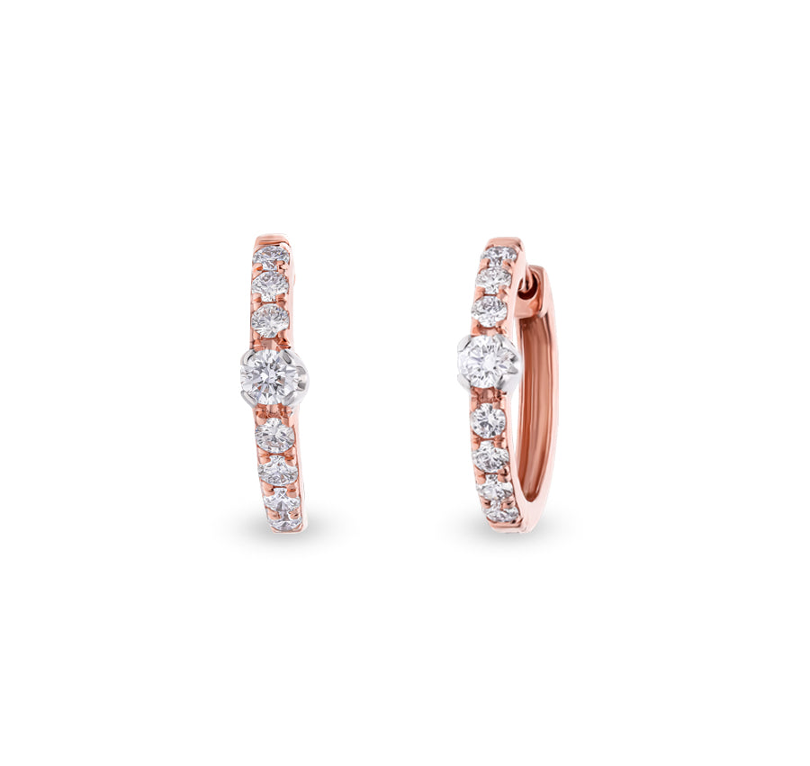 Серьги-кольца круглой формы с натуральным бриллиантом и зубцами из розового золота 