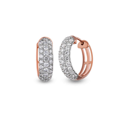 Классические серьги-кольца из розового золота с круглыми бриллиантами в закрученной оправе и паве 