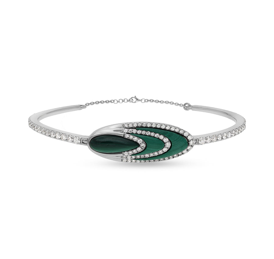 Овальный женский браслет с зеленой малахитовой застежкой-когтем и бриллиантами 
