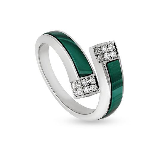 Повседневное кольцо из белого золота с зеленым малахитом и натуральным бриллиантом 