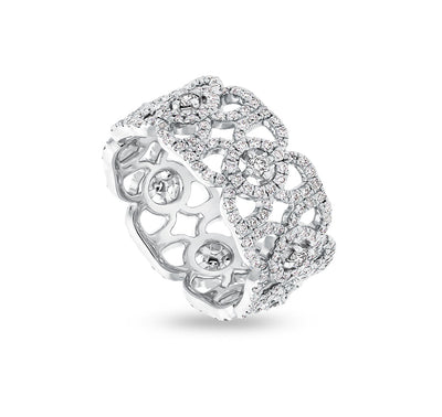 Обручальное кольцо из белого золота с бриллиантом круглой формы во французской оправе 
