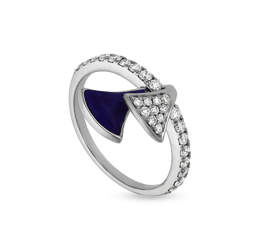 Повседневное кольцо из белого золота с темно-синим лазуритом и круглым натуральным бриллиантом 