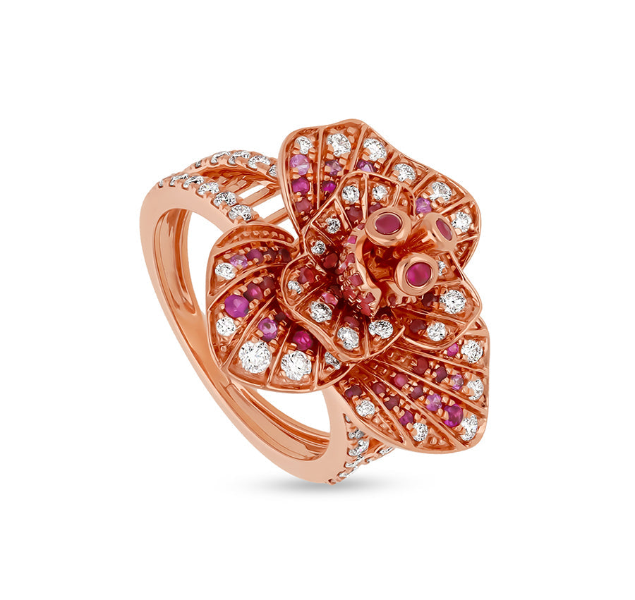 Коктейльное кольцо в форме цветка с рубином и бриллиантами из розового золота 