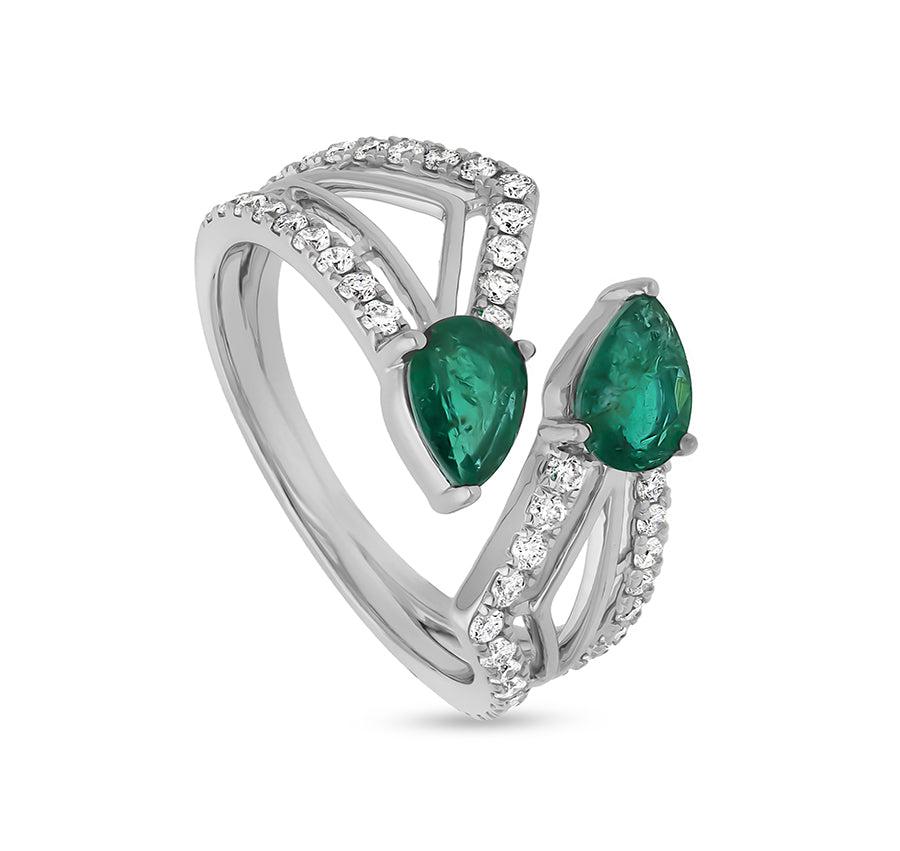 Double Green Pear Shape With Round Natural Diamond White Gold Casual Ring