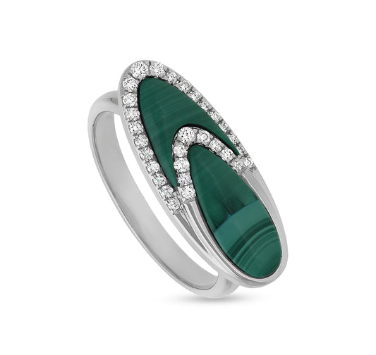 Повседневное кольцо из зеленого малахита овальной формы с круглым натуральным бриллиантом из белого золота 