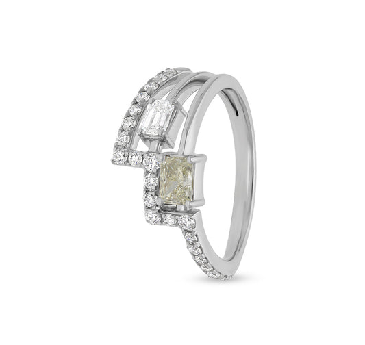 Повседневное кольцо из белого золота изумрудной формы с натуральным бриллиантом круглой формы и зубцом 