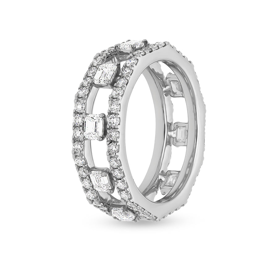 Повседневное кольцо из белого золота с изумрудами и натуральными бриллиантами круглой огранки 