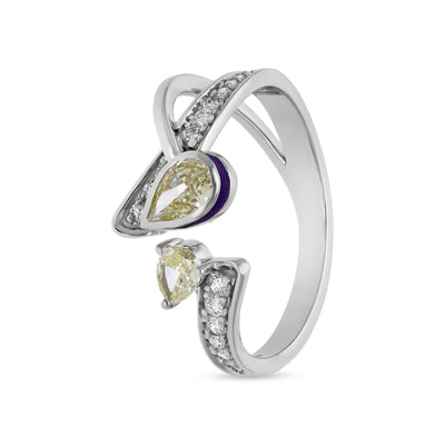 Повседневное кольцо из белого золота с темно-синей эмалью, грушевидной формой и круглым натуральным бриллиантом 