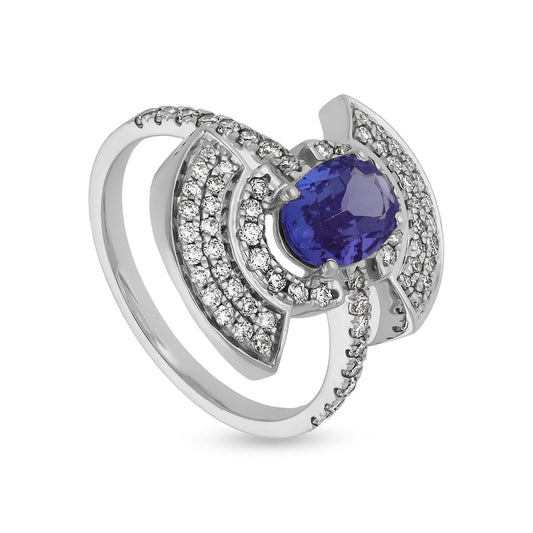 Коктейльное кольцо из белого золота с синим овальным камнем, круглым натуральным бриллиантом и зубцами в наборе 