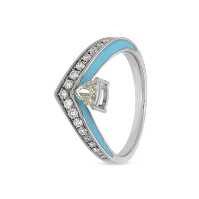 Повседневное кольцо из белого золота с небесно-голубой эмалью и треугольными бриллиантами 