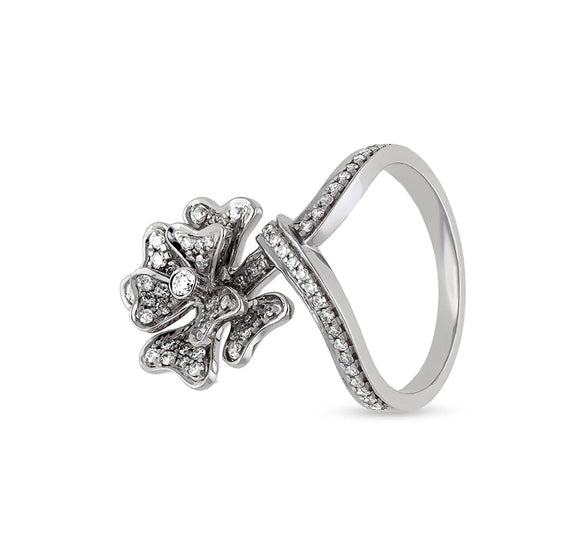 Коктейльное кольцо из белого золота с круглым натуральным бриллиантом в форме цветка 