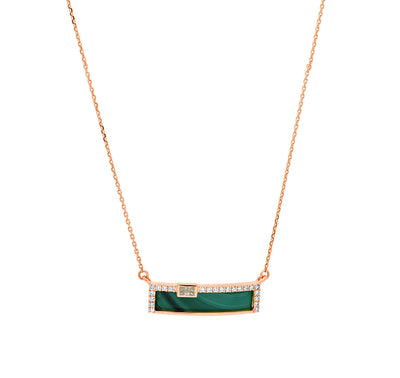 Ожерелье из розового золота с зеленым малахитом и изумрудной огранкой прямоугольной формы 